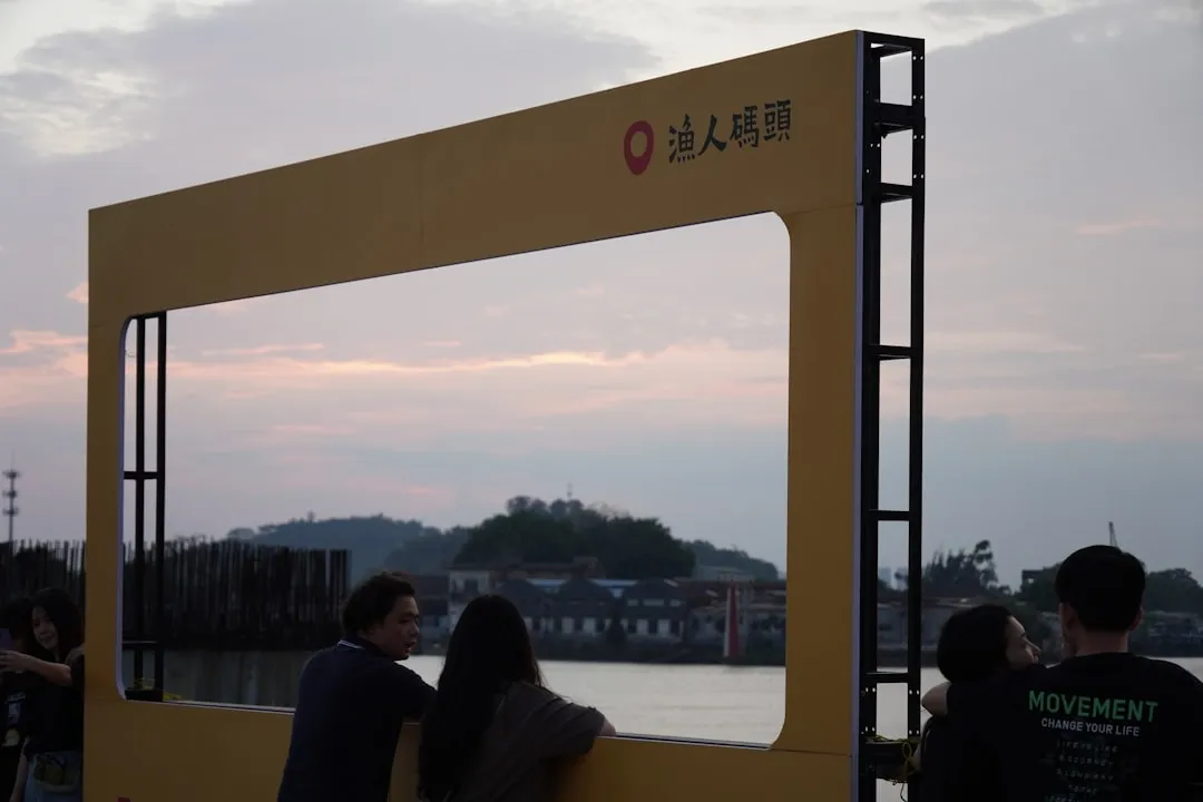 2025年企业营销管理系统选型指南:白银本地化部署要点分析